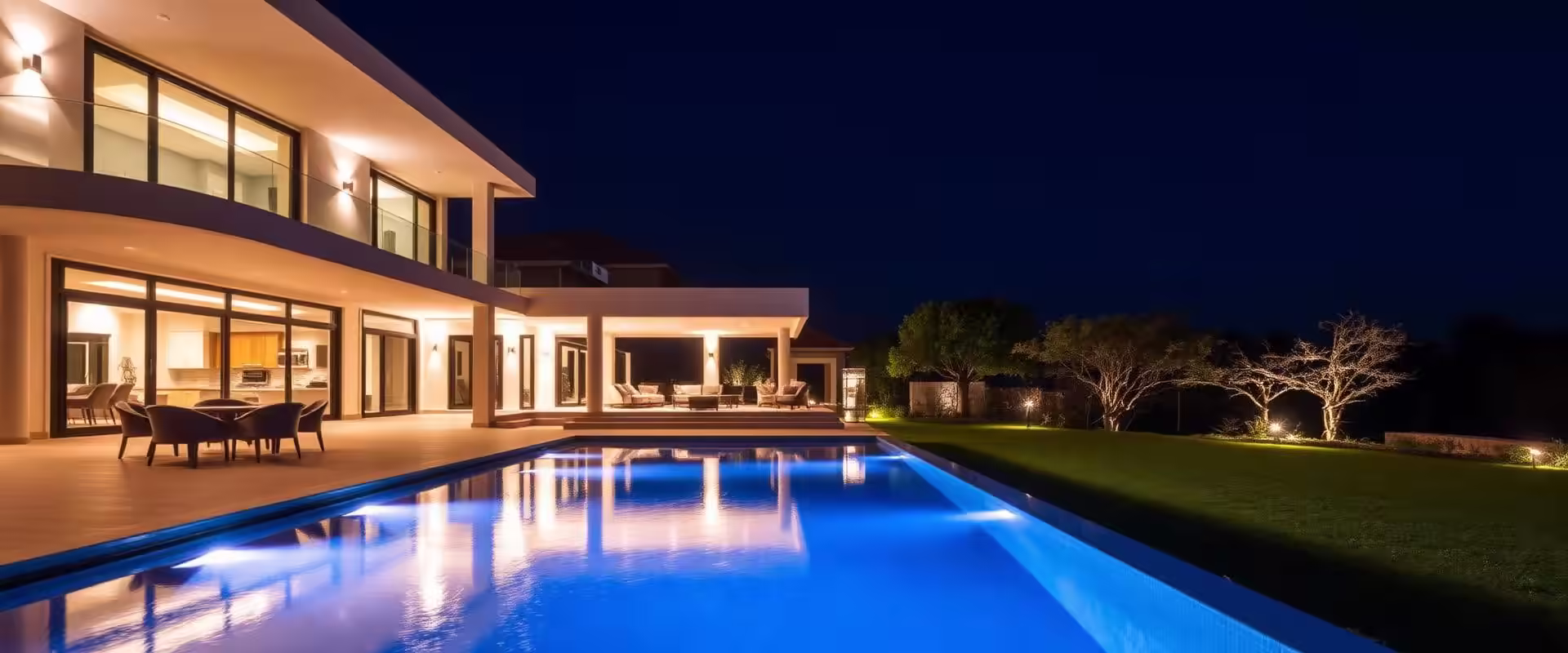 Villa avec piscine éclairée